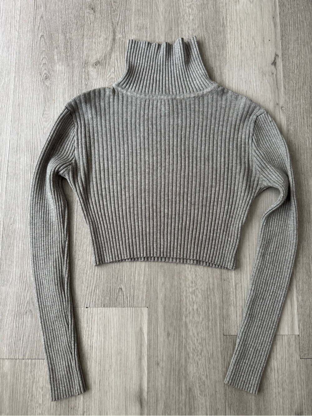 Love Tree Gray Cropped Long Sleeve Turtle Neck Sweater Top Large Stretchy
